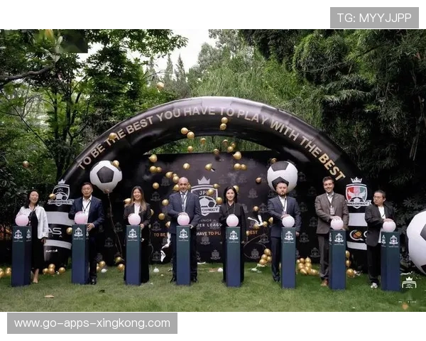 俱乐部挖走对手青训教练,区域人才争夺升级引领足球青训新格局 俱乐部挖走对手青训教练,区域人才争夺升级引领足球青训新格局