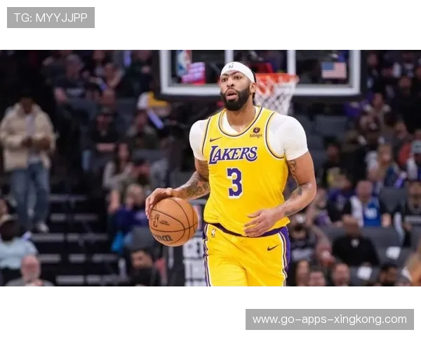 戴维斯篮下阻断对手反扑,洛杉矶优势明显 戴维斯篮下阻断对手反扑,洛杉矶优势明显