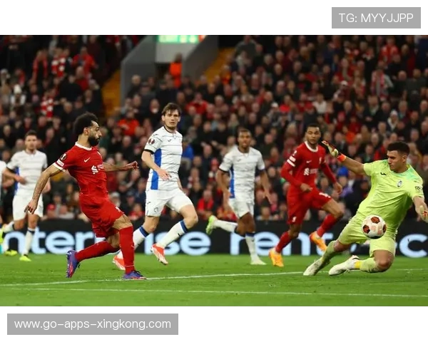 英超利物浦边路反复突破，禁区内制造混乱