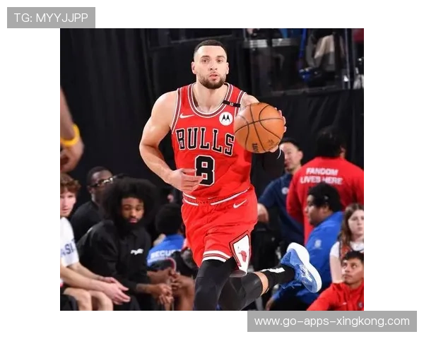 拉文双手空接滑翔暴扣，公牛替补直呼炸了